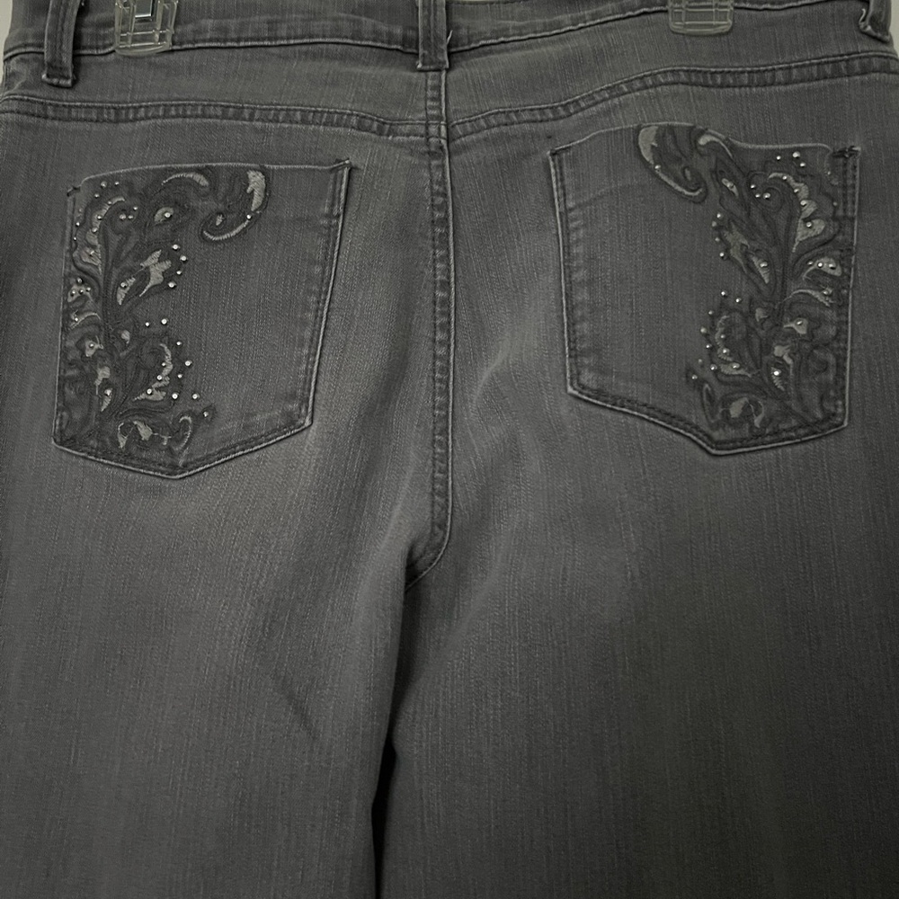 Gloria Vanderbilt Gray jeans decorative back pockets size 12.